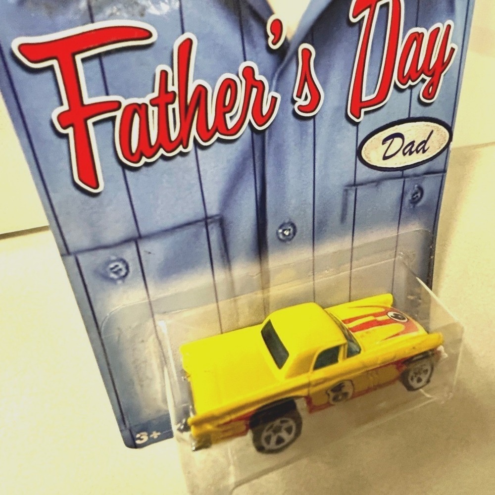 Hot Wheels Fathers Day 2009 57 T-Bird Yellow Diecast Car 1/64 Scale P3511 - Picture 4 of 7